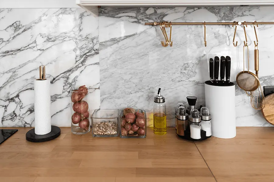 Encimera de cocina suficientemente despejada