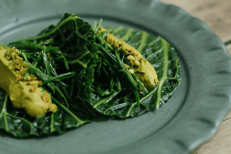 Taco de col de Saboya con pipián de pistache y romeritos